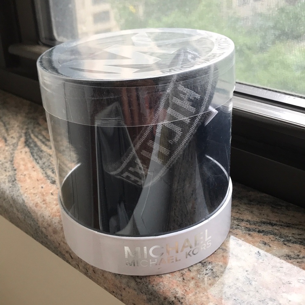 New Michael Kors Earmuffs in Black